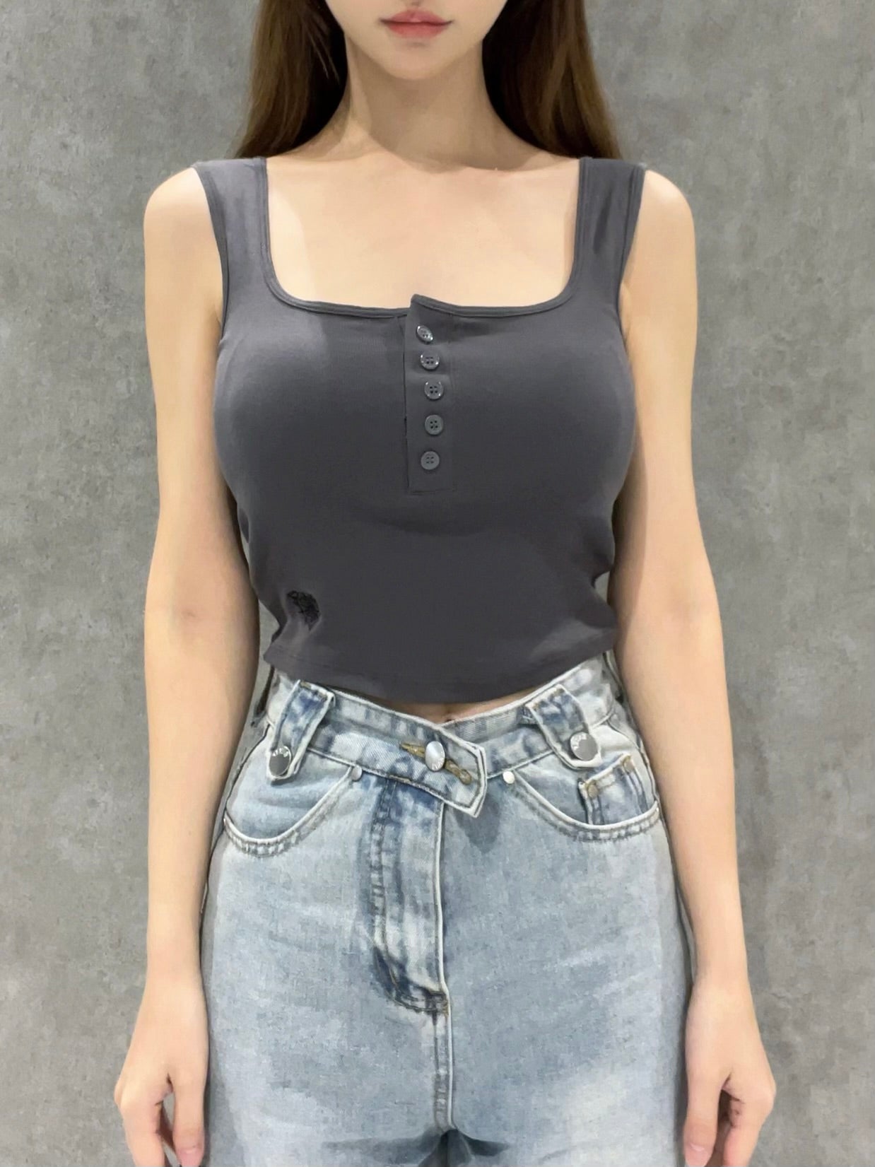 ボタンスクエアタンクトップ | Square Neck Button Tank Top