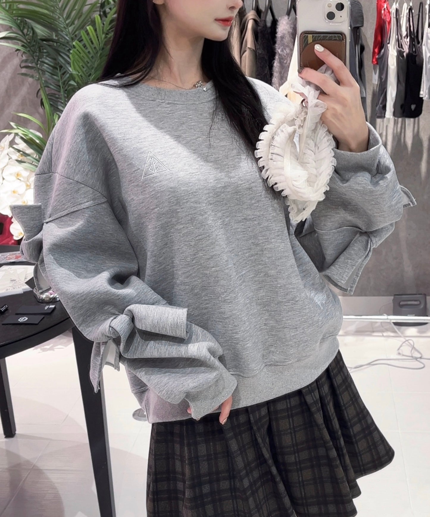 リボンボリュームスウェット
/Ribbon Volume Sweatshirt