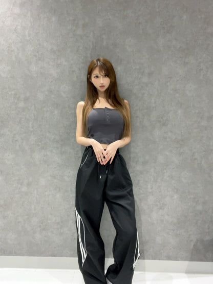 ボタンスクエアタンクトップ | Square Neck Button Tank Top