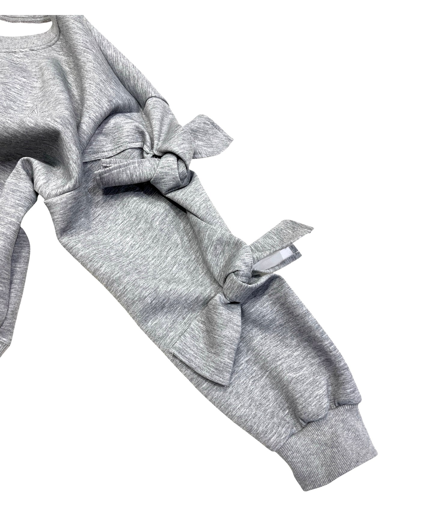 リボンボリュームスウェット
/Ribbon Volume Sweatshirt